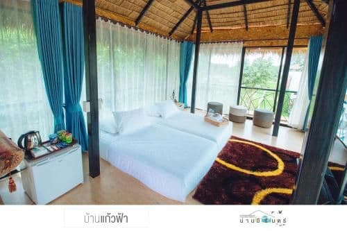 Standard Twin Room with Mountain View