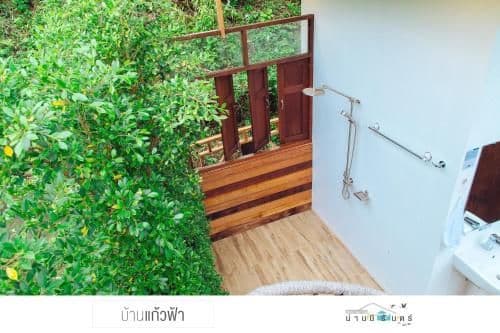 Standard Twin Room with Mountain View