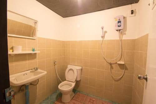 Single Room with Shared Toilet