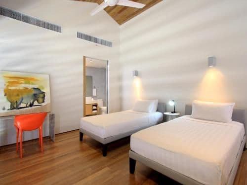 Six-Bedroom Villa - Amarelo