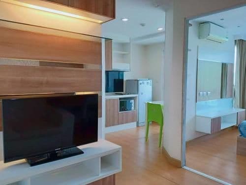 Apartment with Mountain View