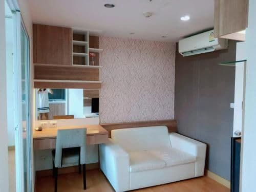 Apartment with Mountain View
