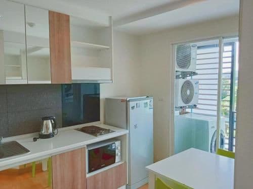 Apartment with Mountain View