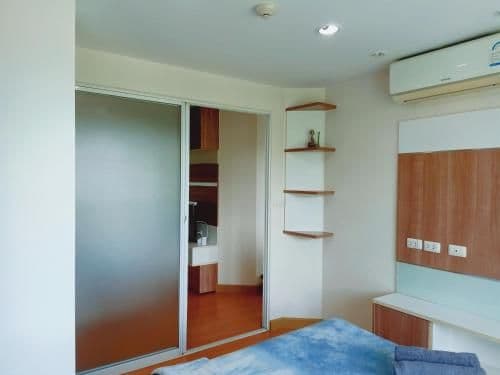 Apartment with Mountain View