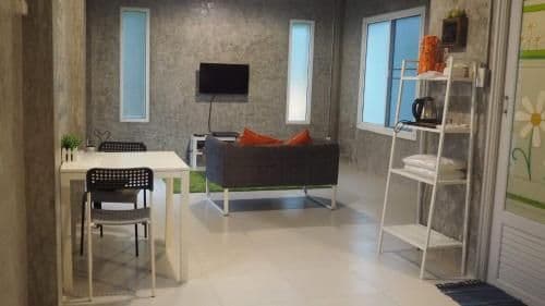 Deluxe Room (2 Adults + 1 Child)