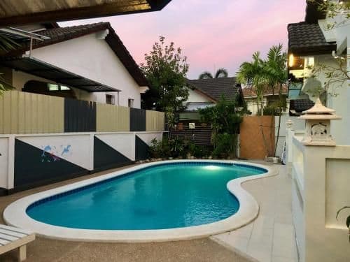 Apartment with Pool View