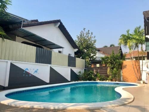 Apartment with Pool View