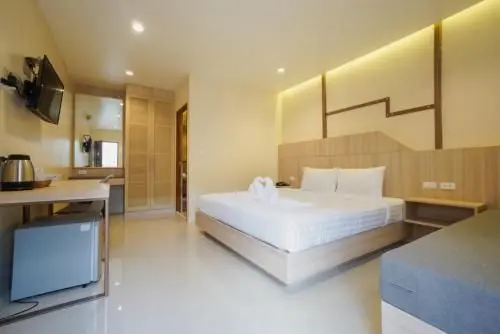 โรงแรมเดอะเวย์ ป่าตอง