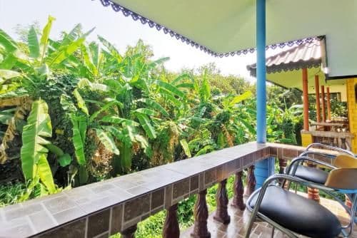 Bungalow with Garden View