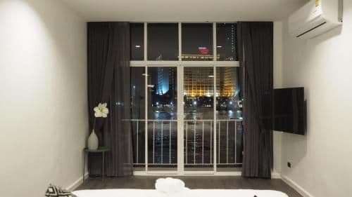 Executive River Front with Bathtub