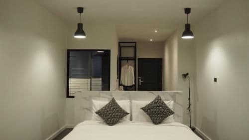 Executive River Front with Bathtub