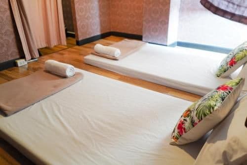 Standard Twin Room with Shared Bathroom