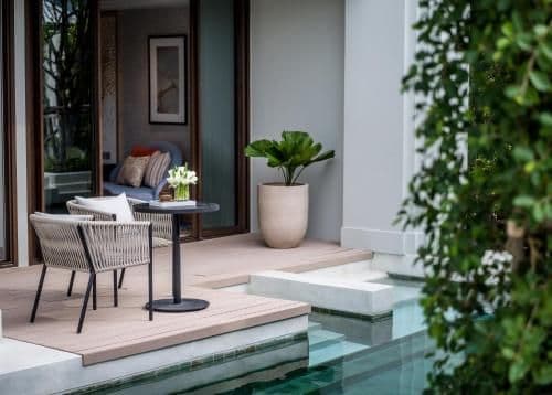 Superior King Room with Pool Access