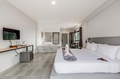Deluxe Double Room with Bath