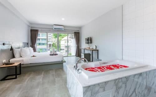 Deluxe Double Room with Bath
