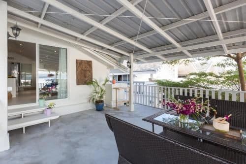 Studio Apartment with Sea View