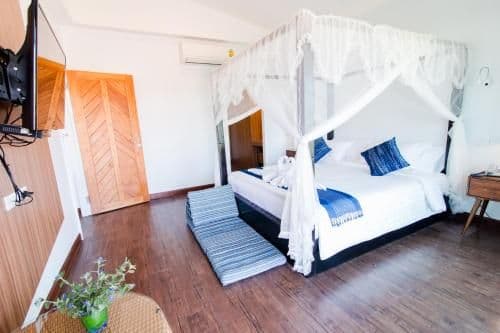 Suite with Mountain View