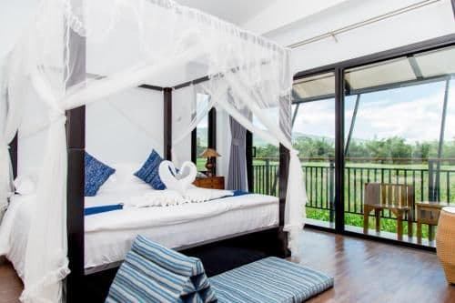 Suite with Mountain View