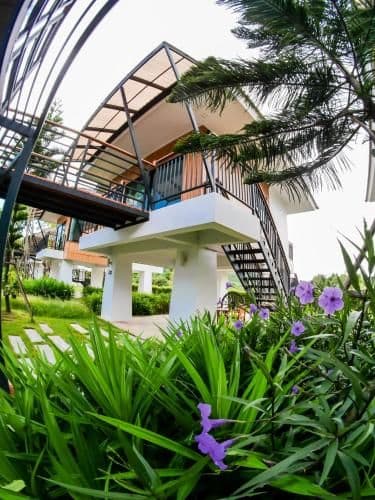 Villa with Garden View