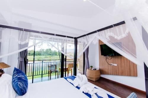 Suite with Mountain View
