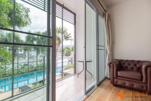 Apartment with Pool View