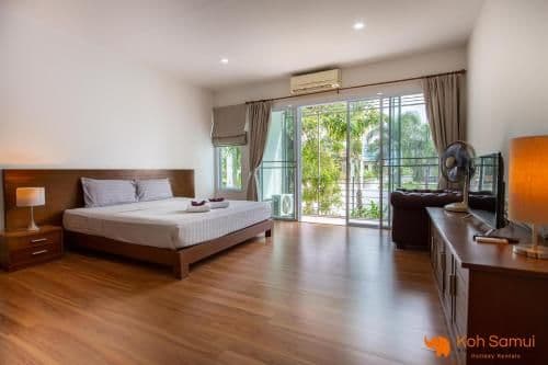 Apartment with Pool View