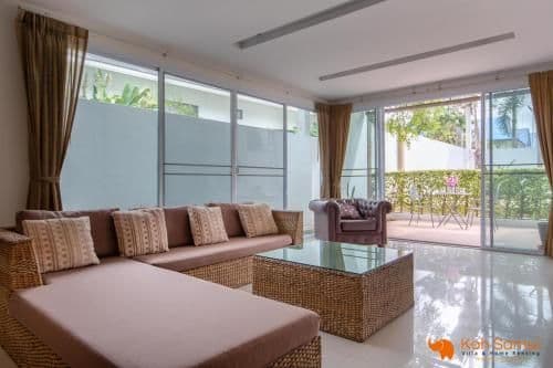 Apartment with Pool View