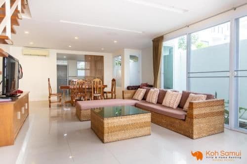 Apartment with Pool View