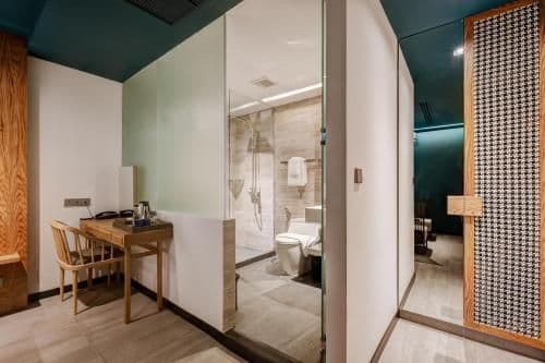 Deluxe King Room - No Window