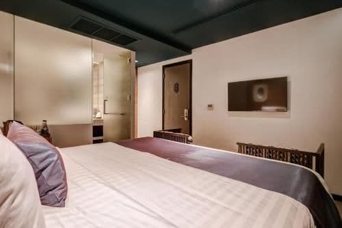 Deluxe King Room - No Window