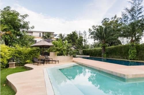Apartment with Garden View