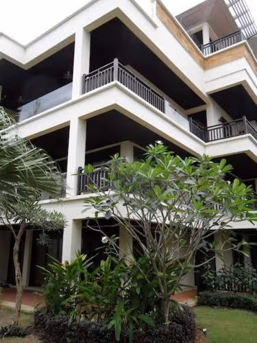 Apartment with Garden View