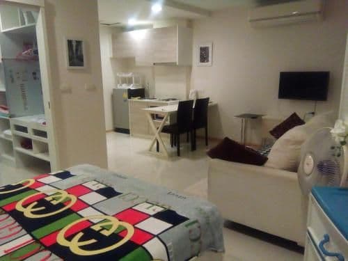 Acqua Apartment by M