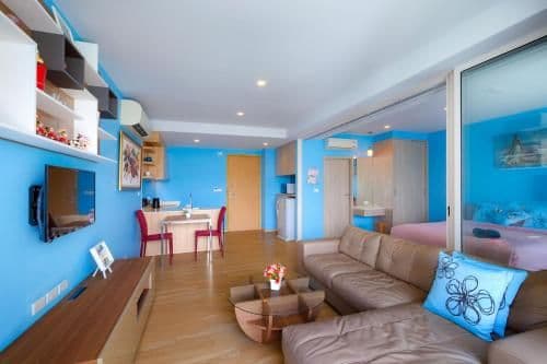 Apartment with Pool View