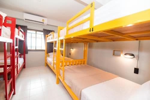 Single Bed in Mixed Dormitory Room