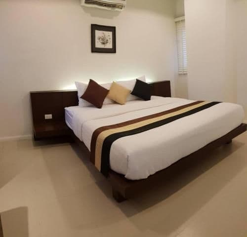 Deluxe King Suite