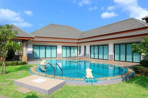 Baan Dusit Pattaya lake