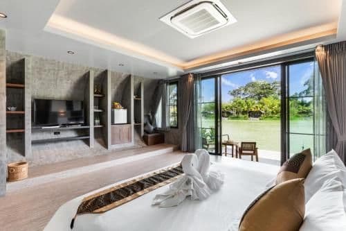 Deluxe King Room