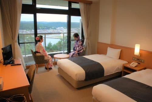 Standard Twin Room with Shared Bathroom and Private Toilet