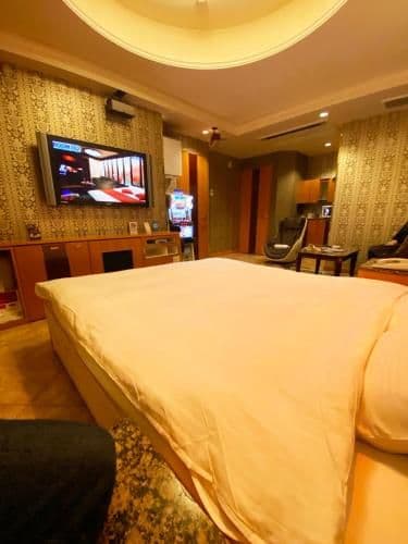 King Room with Spa Bath (Room Selected at Check-in)