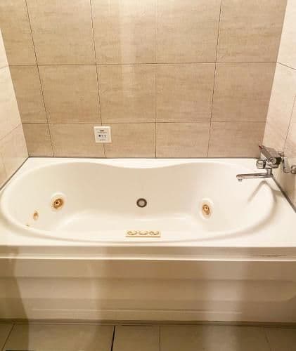 King Room with Spa Bath (Room Selected at Check-in)