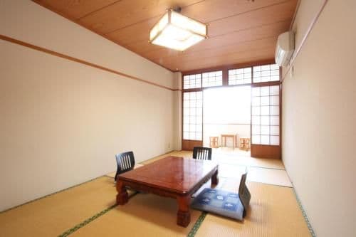 Standard Japanese-Style Family Room
