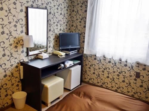 Female Only - Single Room - Non-Smoking