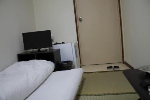 Single Room with Shared Bathroom - Non-Smoking