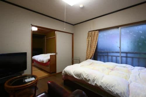 Economy Triple Room with Shared Bathroom