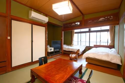 Economy Triple Room with Shared Bathroom