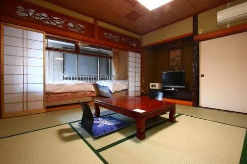 Economy Triple Room with Shared Bathroom