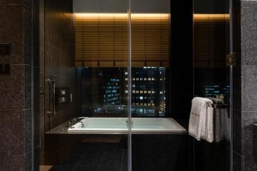 [Heritage] Double Junior Suite with View Bath and Balcony - Club Lounge Access