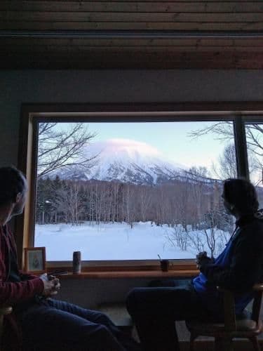 Apartment with Mountain View