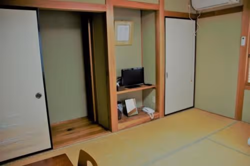 Economy Twin Room
